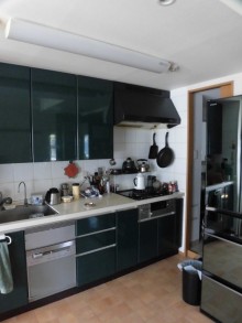 ナチュラルなのにピリッと引き締まったキッチン